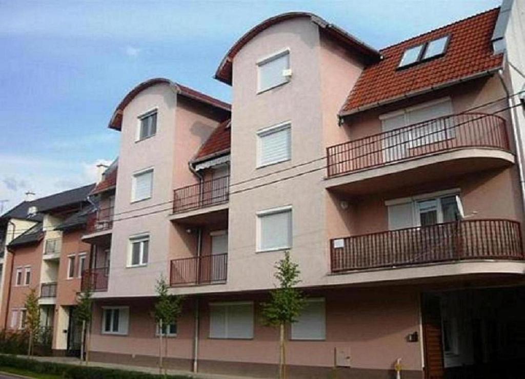 Appartement Margit Apartman à Hajdúszoboszló Extérieur photo